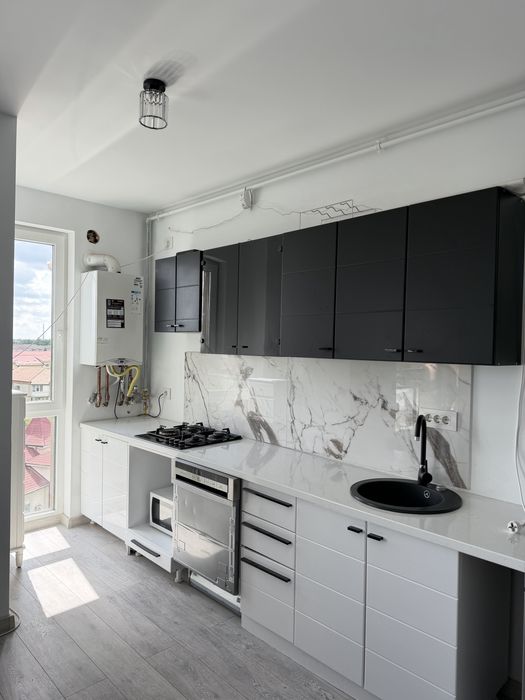 inchiriez apartamen cu 3 camere