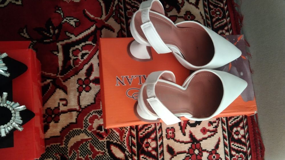 Срочно продается белый босонички