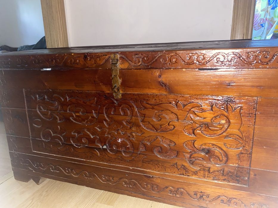 Сандык деревянный с резьбой