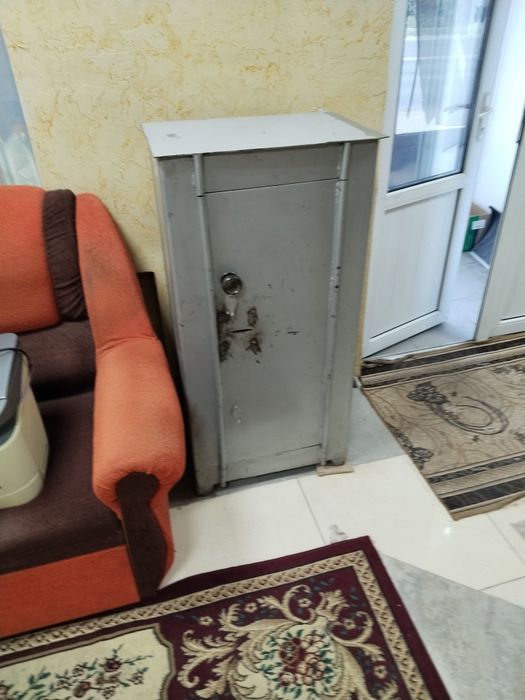 Продам металлический сейф