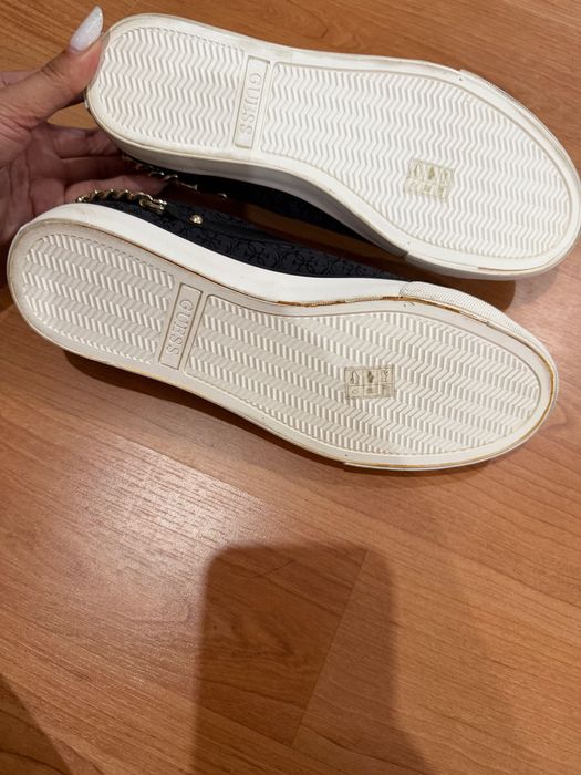 Adidasi noi Guess