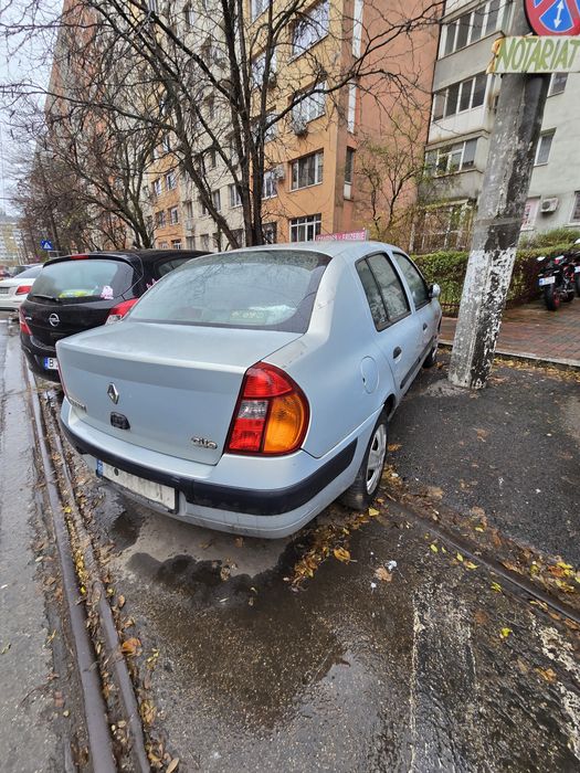 Vand autoturism Renault Clio 1.4 benzina 2003