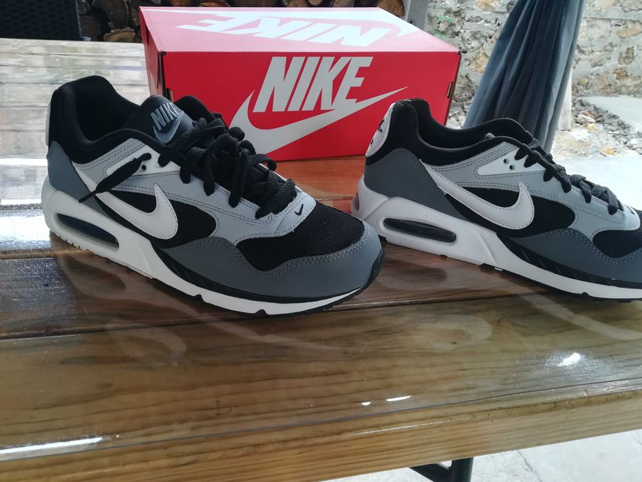 Маратонки Nike..