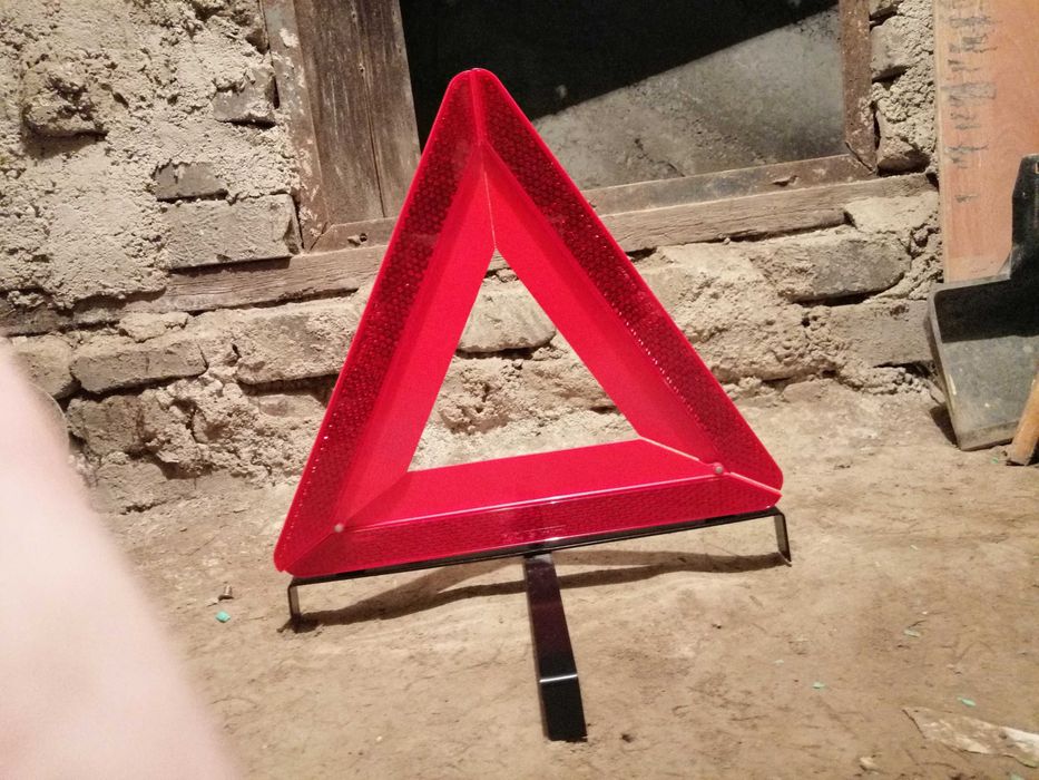 Triunghi reflectorizant auto