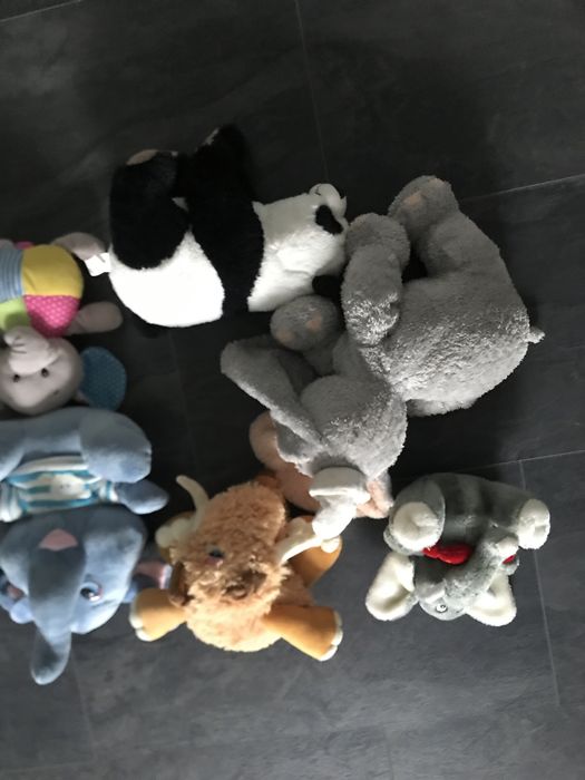 Чувал с големи плюшени играчки