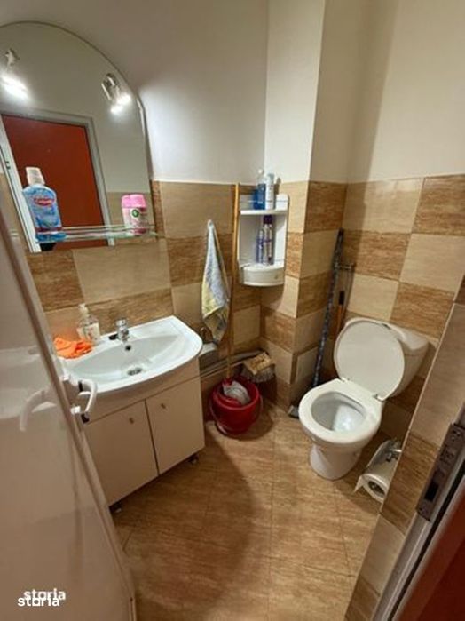 cv 32 B.Voda, apartament 3 camere decomandat ,etaj III — fotografia 3