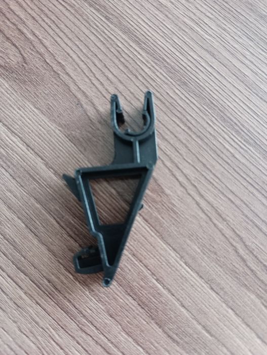 Фиксатор стойки капота