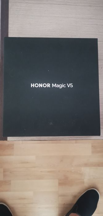 Чисто нов HONOR Megik V 5