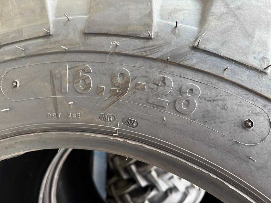 Cauciucuri noi 16.9-28 marca PETLAS cu 14 pliuri pentru buldo