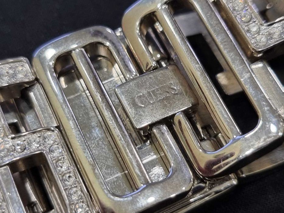Дамски часовник GUESS 32 mm