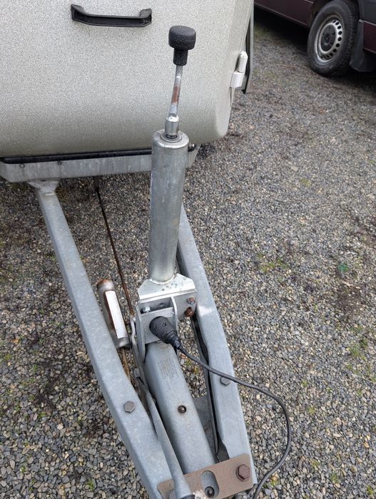 Inchiriez remorca de cai