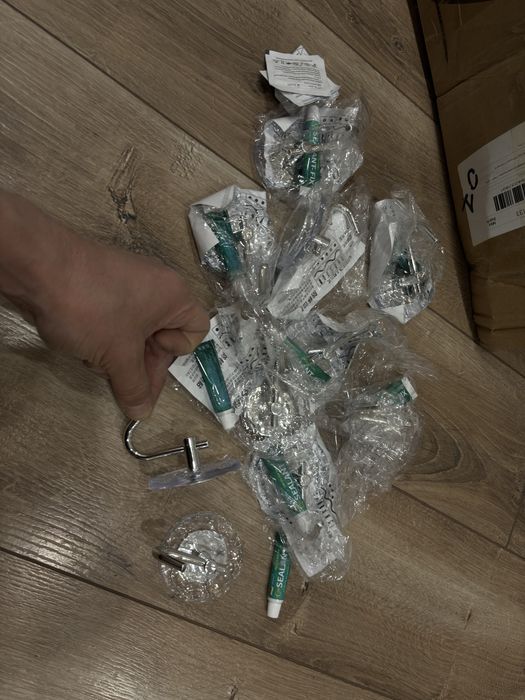 Продам крючки для полотенец