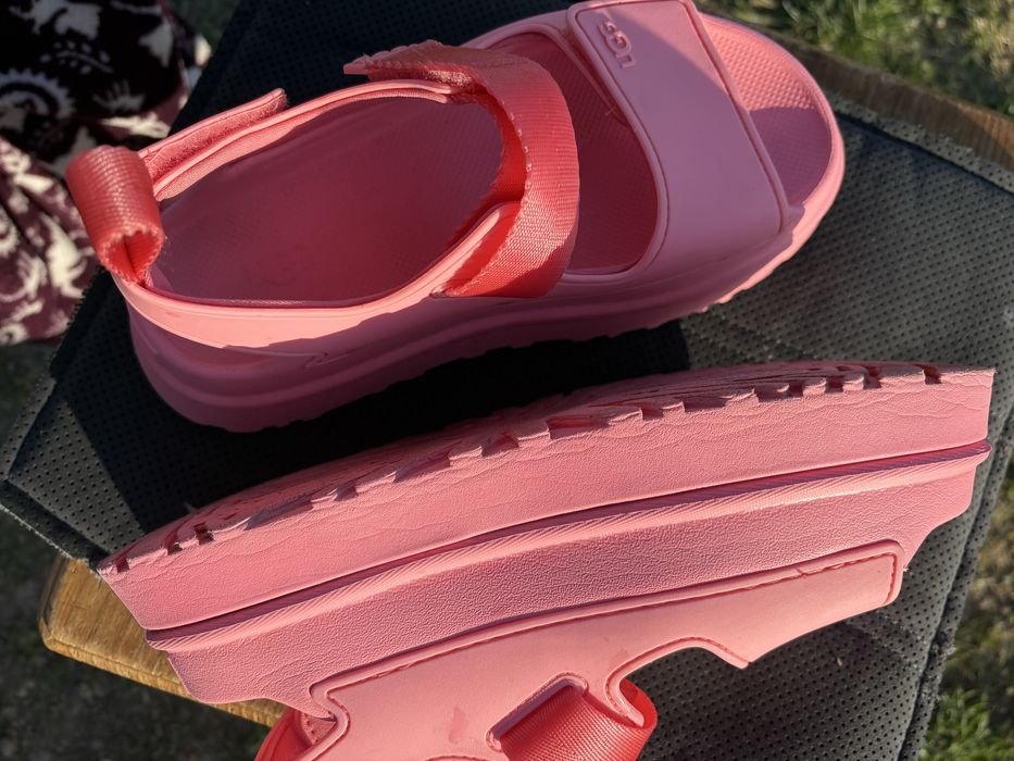 Ugg sandale, numar 37
