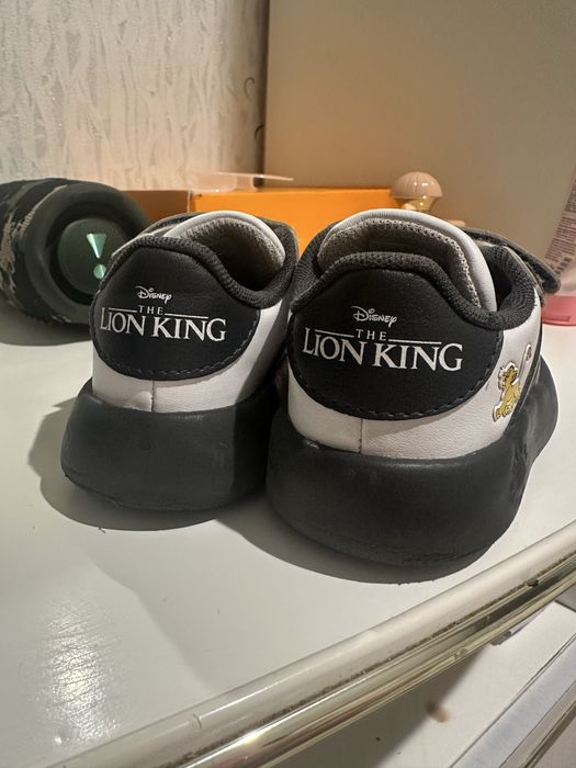 Продам детскую обувь адидас оригинал