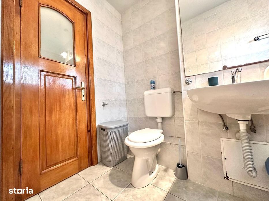 Apartament spatios 4 camere + parcare, pretabil ptr ERASMUS