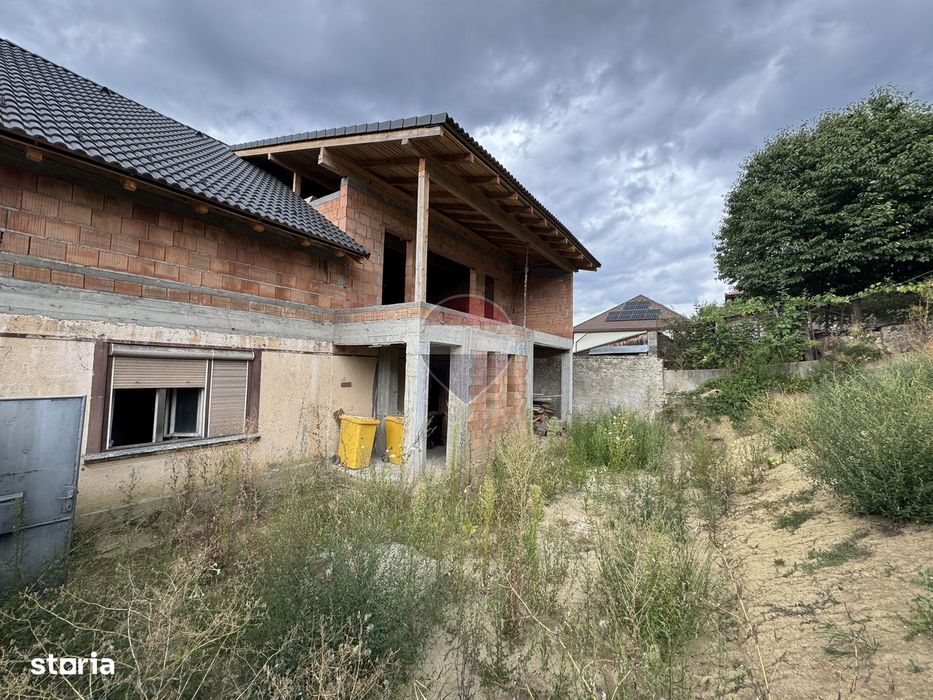 Casă 226 mp utili, la roșu – Vitrometan, strada Teilor