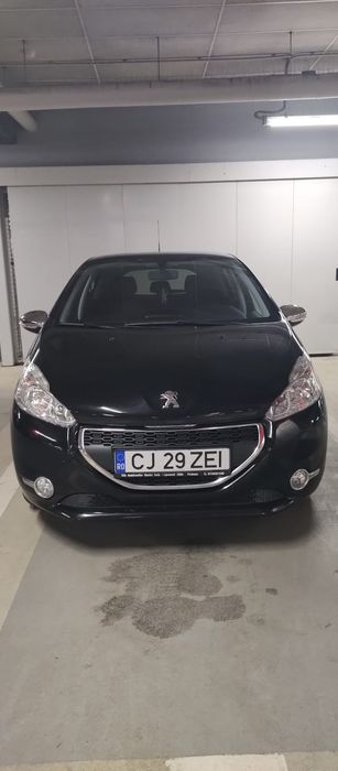 Vând Peugeot  1.2 benzi a