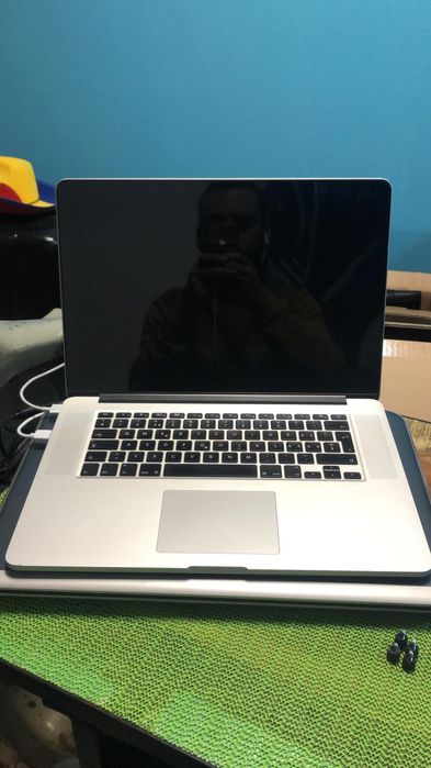Placa de baza MacBook Pro ( Retina , 15--inch ) . Se dezmembreaza .