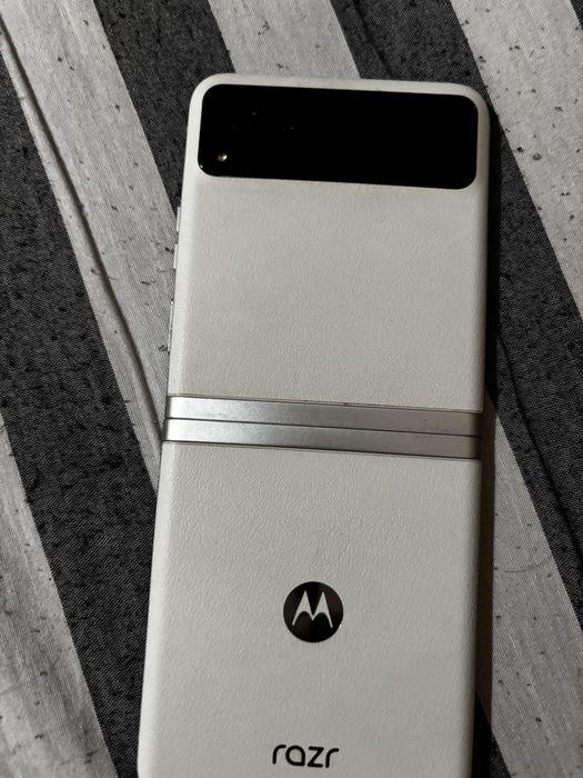 Vand Motorola Razr 40