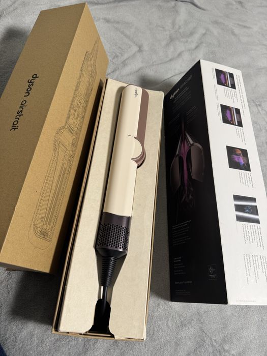 dyson airstrait , nou, stare excelenta ,fara defecte