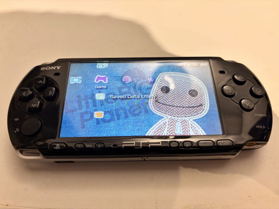 Sony Psp 3000 modat , card 64G, peste 140 de jocuri