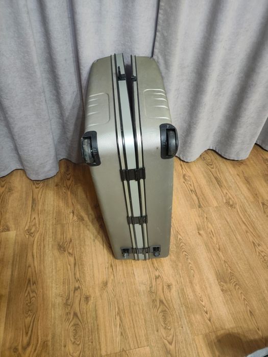 Продам чемодан для путишествий
