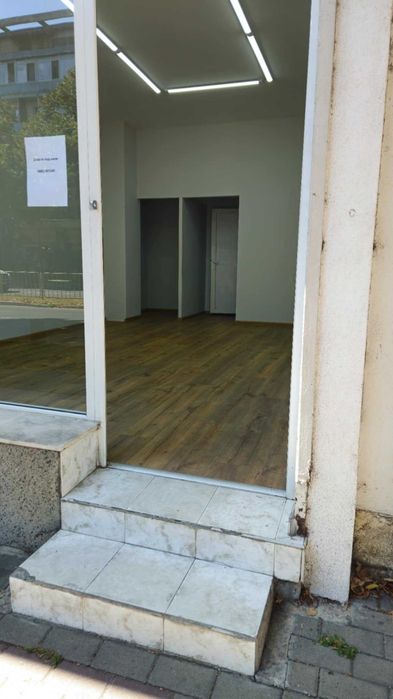 Давам магазин под наем 35 квадрата Булевард "Владислав Варненчик" 47 къща.