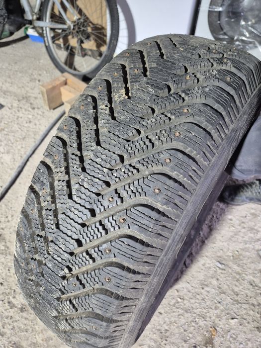 Шипованные шины 2шт