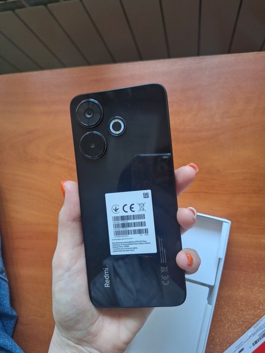 Продавам телефона Redmi 13