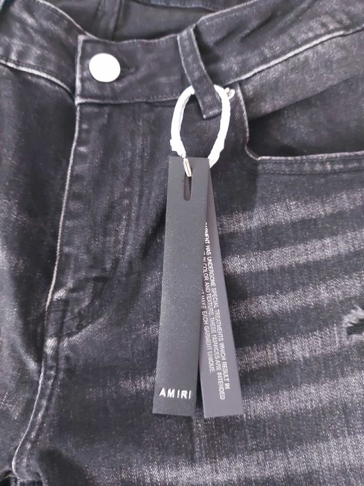Blugi amiri negri