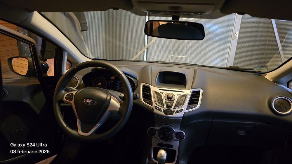 Vând Ford Fiesta