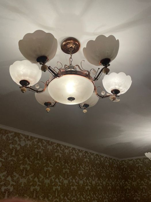 Продаю срочно люстра