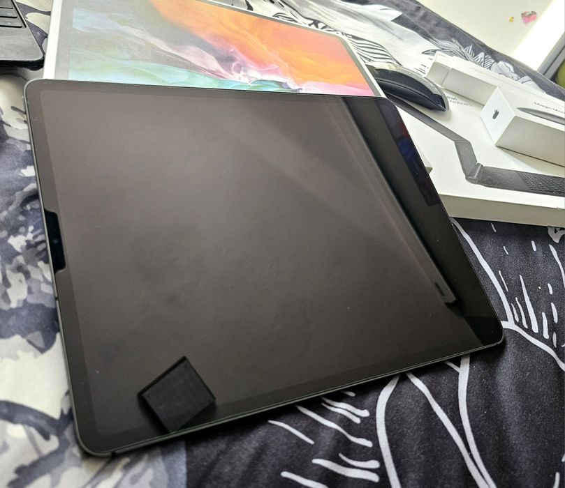 Пълен комплект iPad Pro 12.9" (2020) | 512GB | Magic Keyboard + Pencil