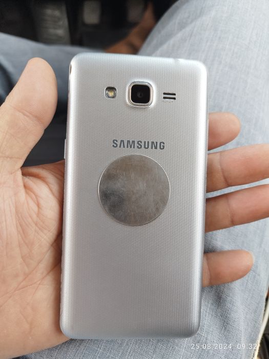 Kelisip beremen Samsung j2 satiladi