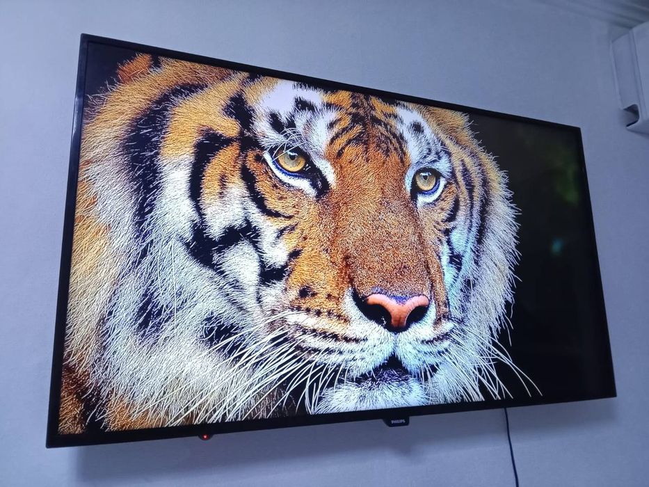 Огромный Филипс-140см.4К ULTRA HD SMART WIFI T2