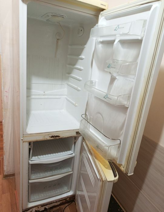 Холодильники на запчасти.