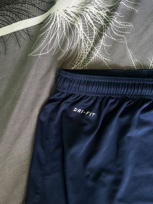 Pantaloni nike scurti