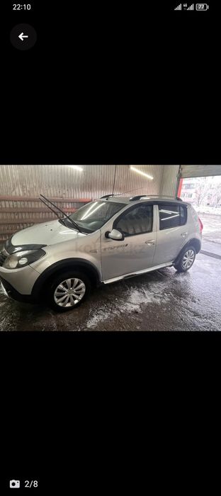 Продам машину Рено Сандеро