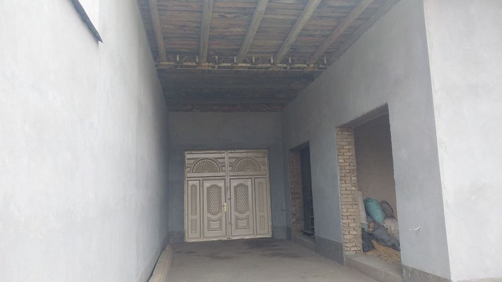 Havli sotiladi 6,5 sotiq Motrid Aravasozi 
7ta xona has 
Gaz, svet, ob