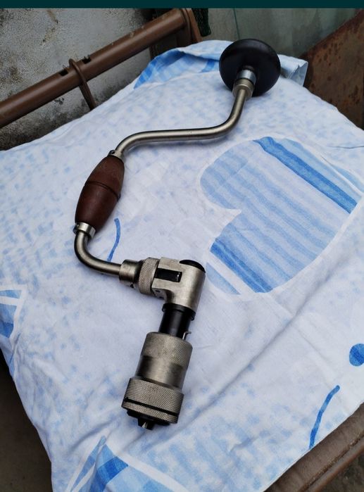 Mașina găurit manuala și coarbă