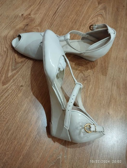 Обувки от естествена кожа, носени само веднъж номер 39