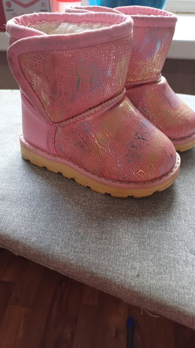 Продам детские угги 4000тг.