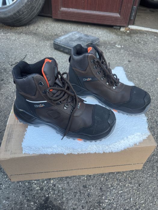 Ghete din piele cu protecție metalică Opsial - marimea 44 - ( nou )