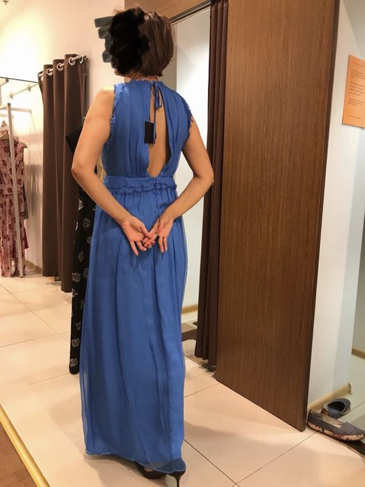 Голубое легкое платье