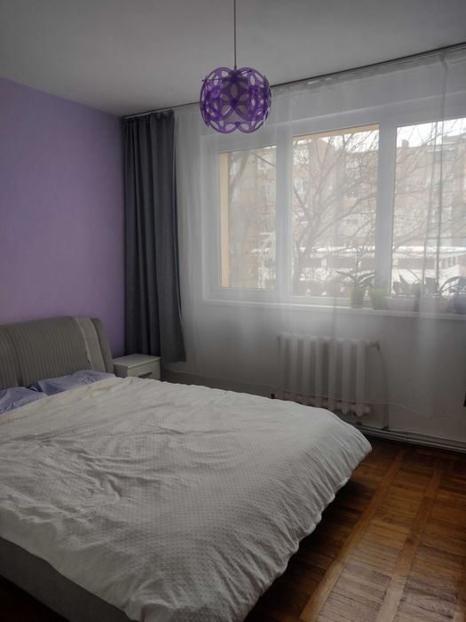Vând urgent apartament 2 camere etaj 1,semidecomandat, micro 1
