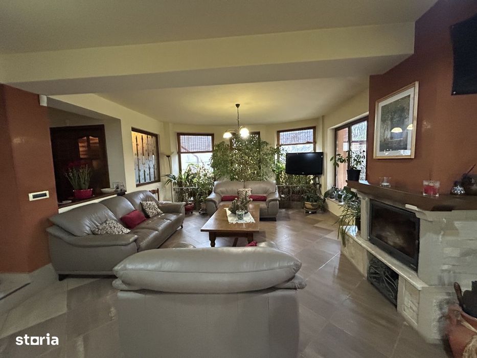 Vand vila deosebiata, in Subcetate, P+E+D,st.1.000 mp,sc.332 mp.