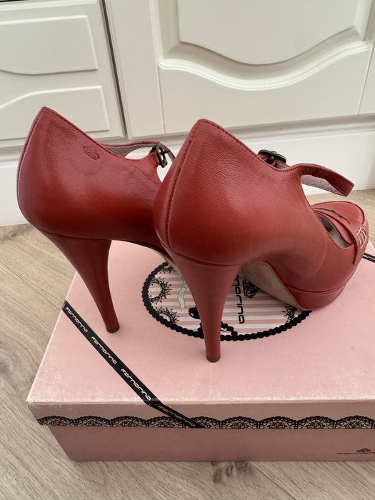 Дамски обувки на ток Fornarina – естествена кожа,нови