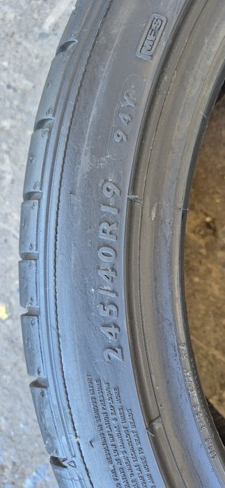 4 anvelope vara runflat Dunlop,fata 245/40/19,spate 275/35/19.Pretul este pe bucata.