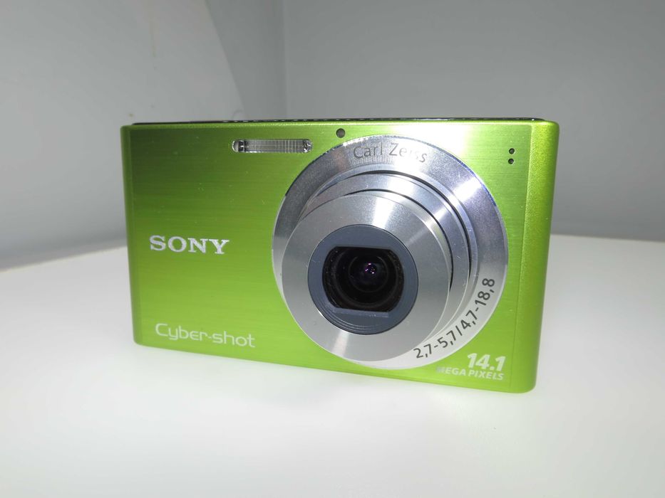 Sony Cyber-shot W320 зелен ултра компактен цифров фотоапарат камера отллично състояние като НОВ с оригинално зарядно, батерия, карта памет и кутия