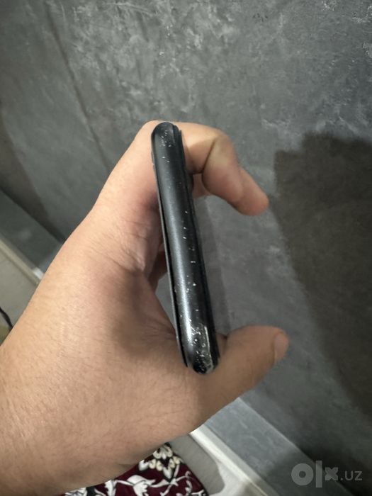 Iphone 11 usilini qoyilgan gb64 orqa krshka alishgan  ekran  alishgan